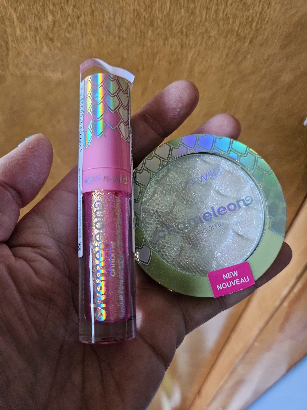 wet n wild Chameleon Chrome - Lip Halos Way & Iridescent Highlighter Too Sirius